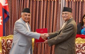 शीतल निवासमा प्रधानमन्त्री ओली, मुलुकको विकास र समृद्धिमा तदारुकता देखाउन राष्ट्रपतिको आग्रह