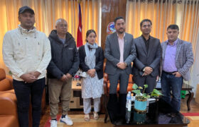 सञ्चारमन्त्री खरेलद्वारा दिवंगत पत्रकार सुरेश रजकका परिवारसँग भेट, न्यायका लागि पहल गर्ने प्रतिबद्धता