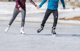 पहिलो पटक विदेशी मैदानमा आइस स्केटिङ खेल्दै नेपाली टिम