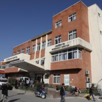 स्वास्थ्य बीमा रकम नपाएपछि त्रिवि शिक्षण अस्पतालले सेवा रोक्ने निर्णय