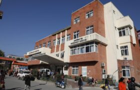 स्वास्थ्य बीमा रकम नपाएपछि त्रिवि शिक्षण अस्पतालले सेवा रोक्ने निर्णय